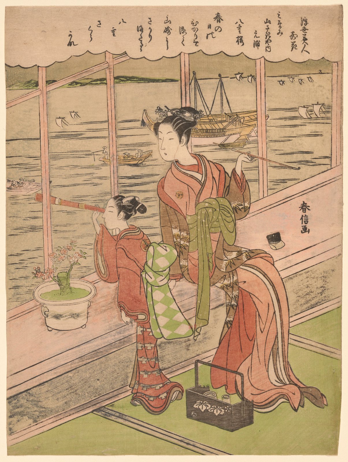 鈴木春信の錦絵。水辺の座敷で煙管を持つ遊女と禿を描く。桃色、紅、萌黄、茶、鶯色、鼠色、白と色数が多く、畳や川面まで色で塗り分けられている