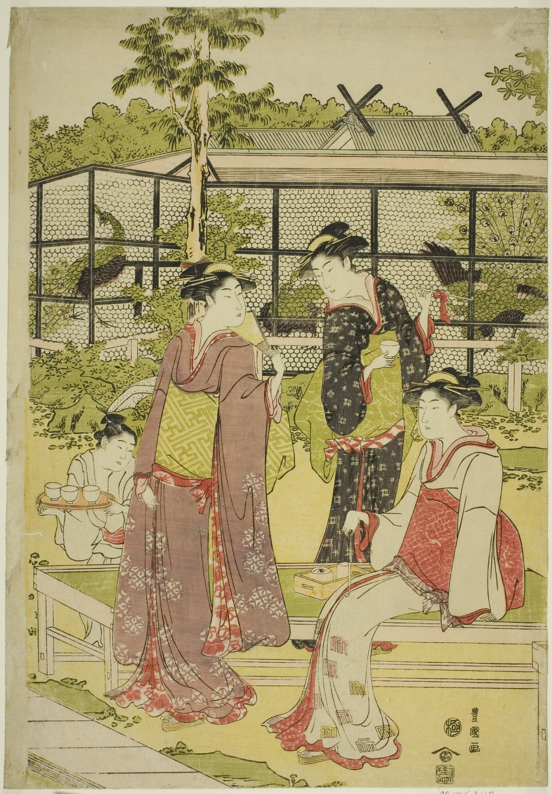 歌川豊国の大判美人画。孔雀のいる鳥小屋のそばで、複数の女性が茶を飲みながら語らう情景を描く