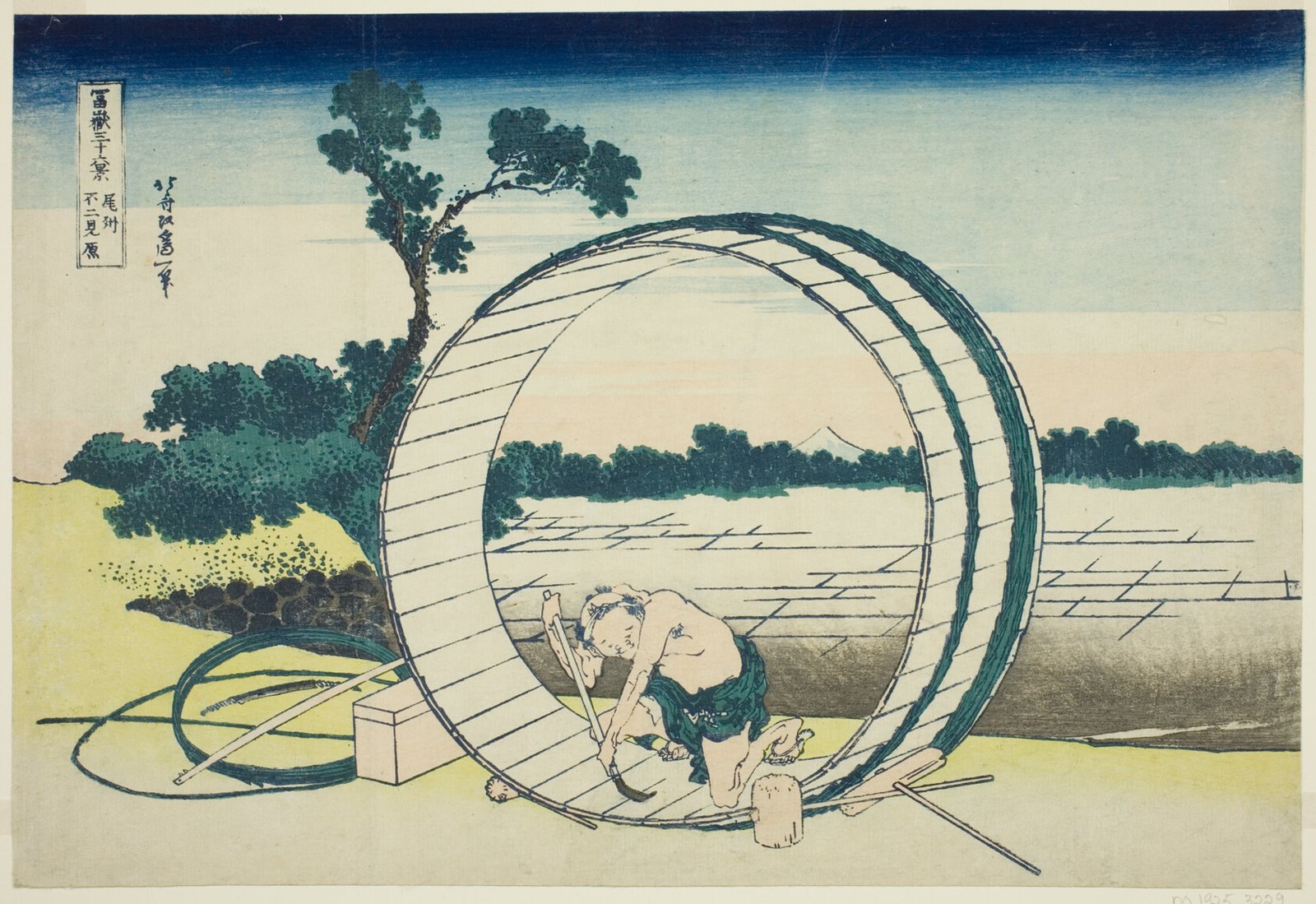 葛飾北斎「冨嶽三十六景 尾州不二見原」。巨大な桶の枠の中で職人がかがんで作業をしており、桶の丸い開口部の奥に小さな富士山が見える