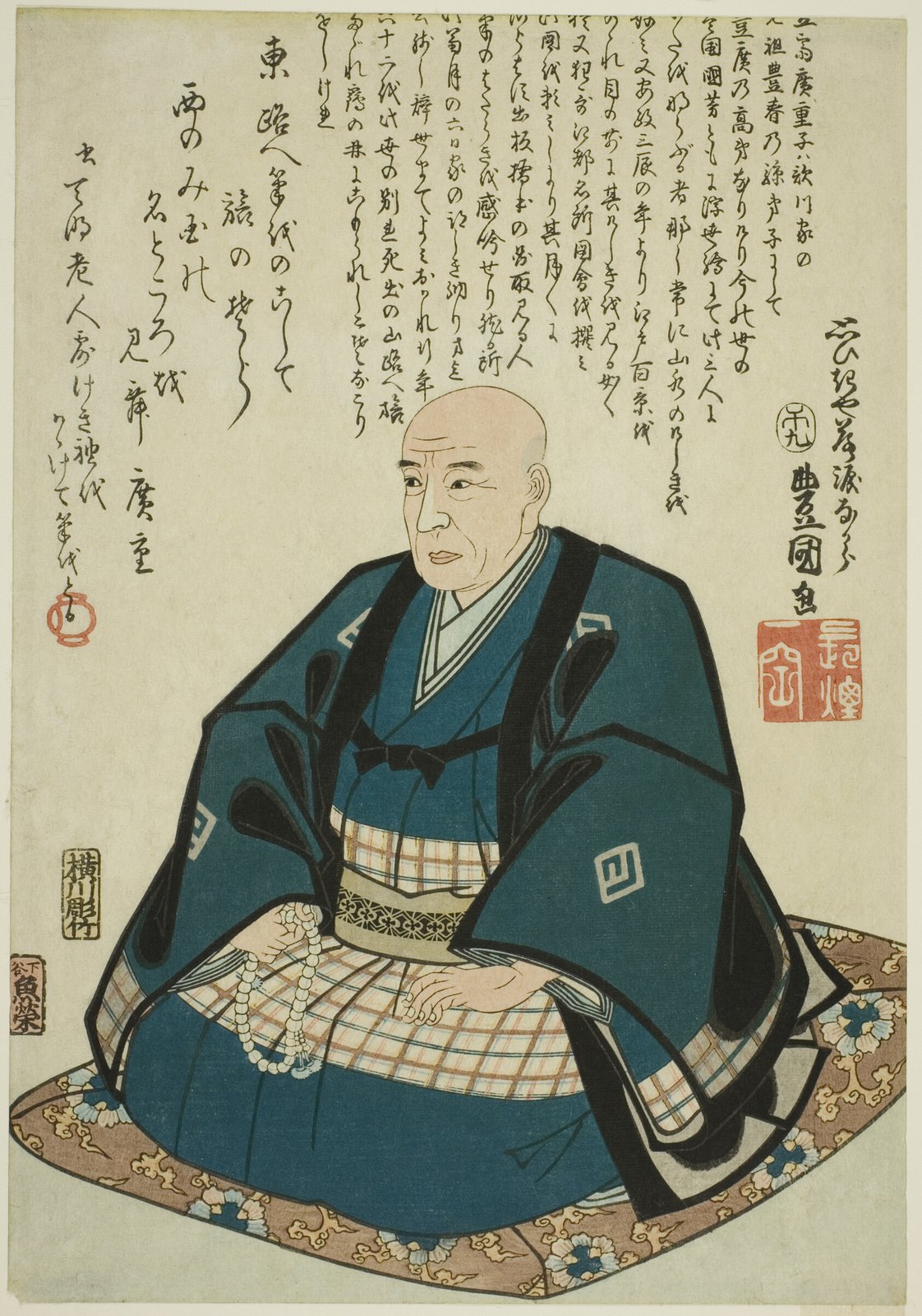 歌川国貞が描いた歌川広重の死絵(追善肖像画)。剃髪して墨染めの法衣をまとい数珠を手にした老年の広重が座り、周囲に追悼の文章が書き添えられている
