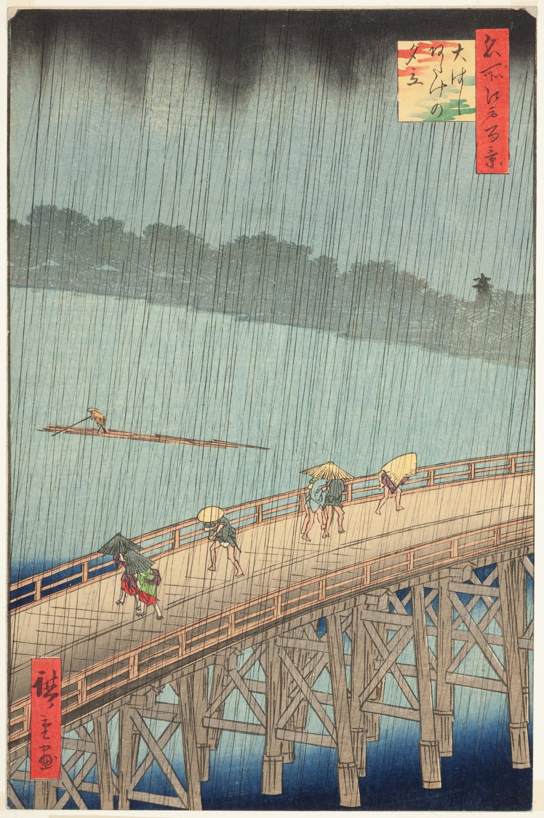 同じ図柄の一枚。黒雲や川面には同様に雨脚が走るが、橋の上の人々の周りは雨の筋が目立たず、傘や合羽の色がくっきり見える。色紙形は黄色から緑へのぼかしで、紙の四辺には広い余白が残る