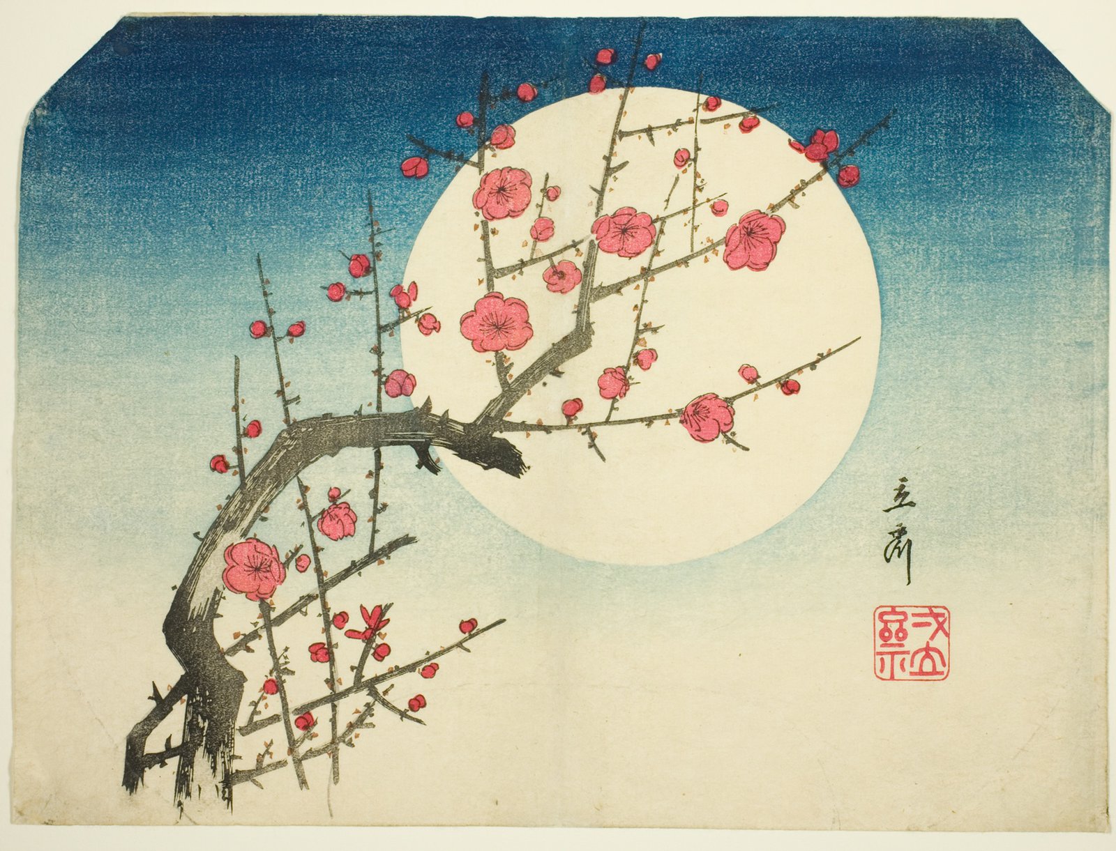 歌川広重「紅梅に夏の月」。丸い団扇絵の中に、赤い花をつけた紅梅の枝と満月を描いた小品