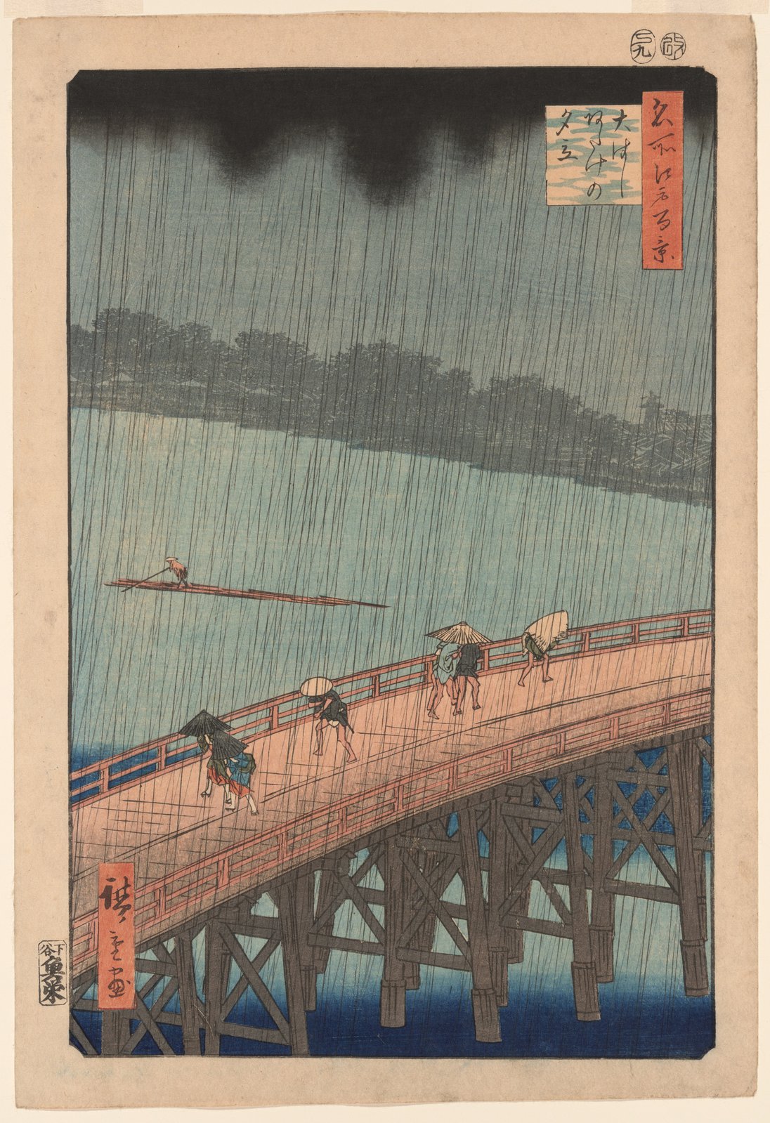 歌川広重「大はしあたけの夕立」。空を覆う黒雲の下、細い雨脚が対岸の森から橋の上の人々まで途切れずに走り、画面全体を雨が貫いている。右上の色紙形は藍色の雲文様で、四辺は際まで裁ち落とされている