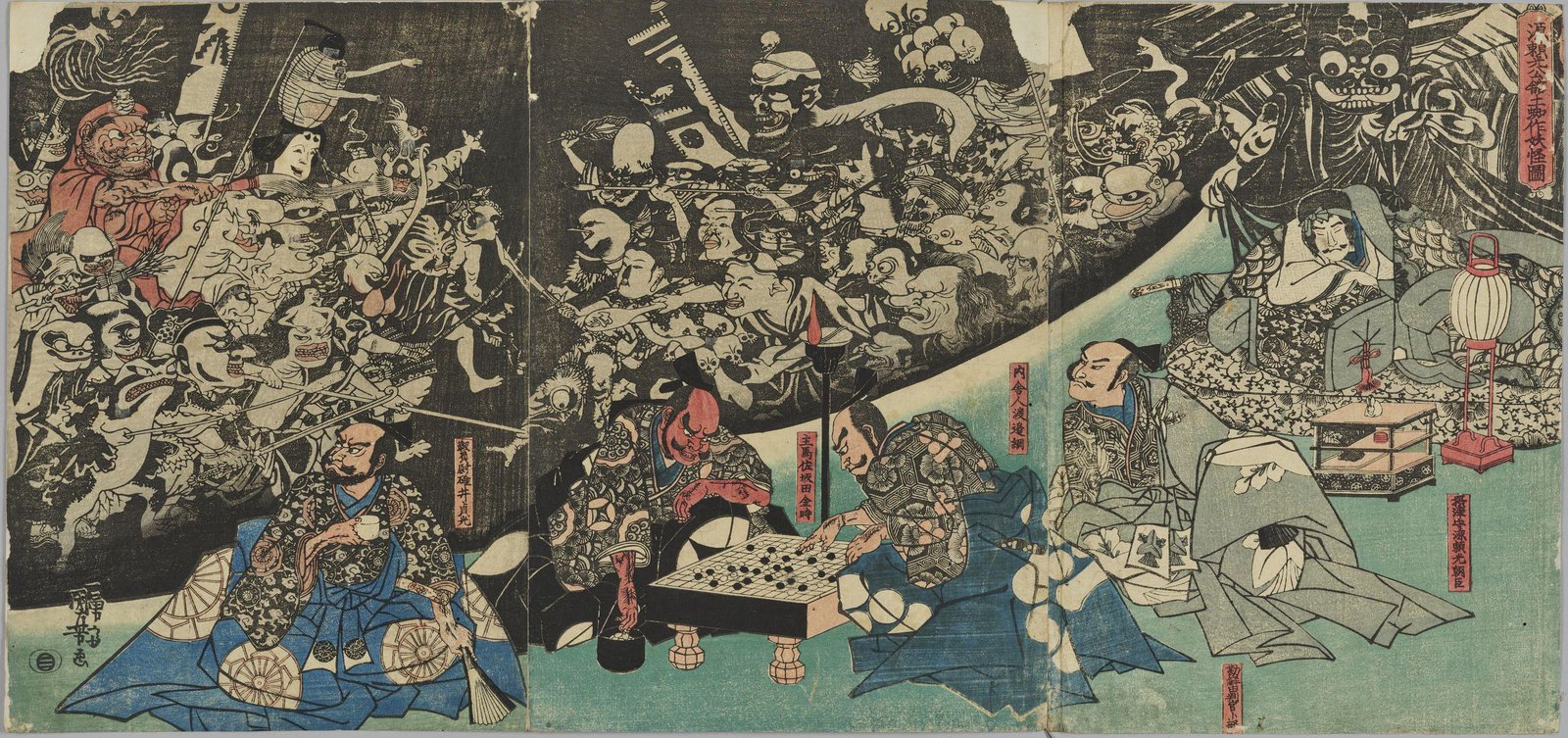 歌川国芳「源頼光公館土蜘作妖怪図」大判三枚続。右に病床の源頼光、中央で四天王のうち二人が碁を打ち、画面の上半分は闇の中にひしめく無数の妖怪で埋め尽くされている