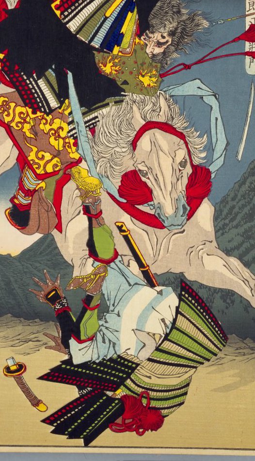 武者絵。緑の鎧をまとい白髪を振り乱した武者が、白馬にまたがって画面上部から駆け下りる。顔は苦しげに歪み、赤い手綱が張る。画面下では黒と緑の鎧の武者が仰向けに倒れ、太刀が地面に落ちている。背景は青灰色の空と岩山